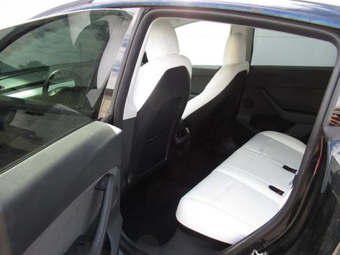 Used 2022 Tesla Model Y Performance AWD/4WD image 15