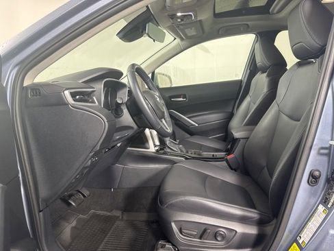 Used 2023 Toyota Corolla Cross XLE image 11