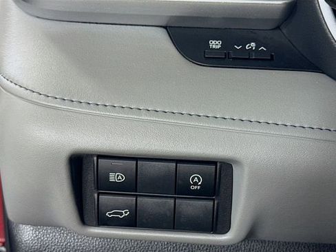 Used 2023 Toyota Highlander XLE FWD image 10