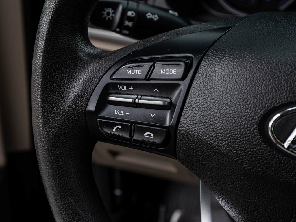 Used 2020 Hyundai Elantra SE FWD image 21