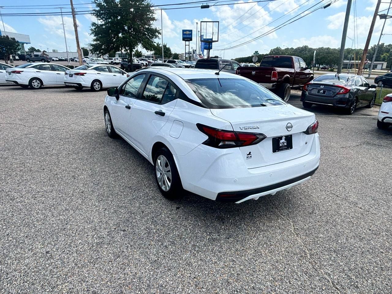 Used 2023 Nissan Versa S FWD image 16