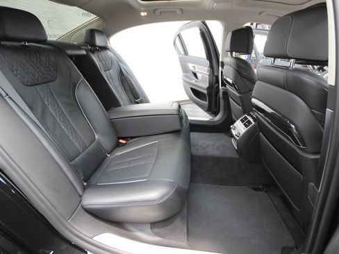 Used 2022 BMW 740i xDrive w/ Premium Package AWD/4WD image 41