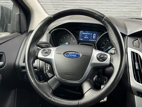 Used 2014 Ford Focus SE w/ SE Sport Package image 28