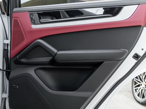 New 2026 Porsche Cayenne S image 37