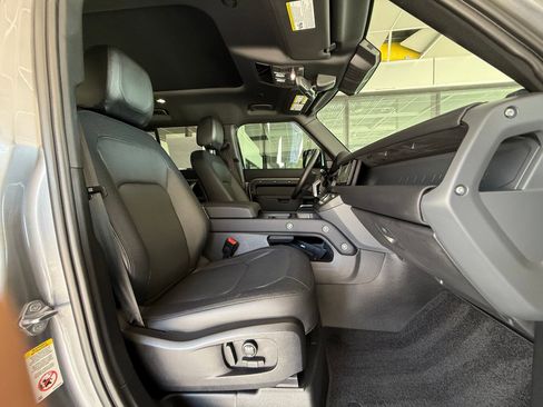 Certified 2024 Land Rover Defender 110 X-Dynamic SE image 27