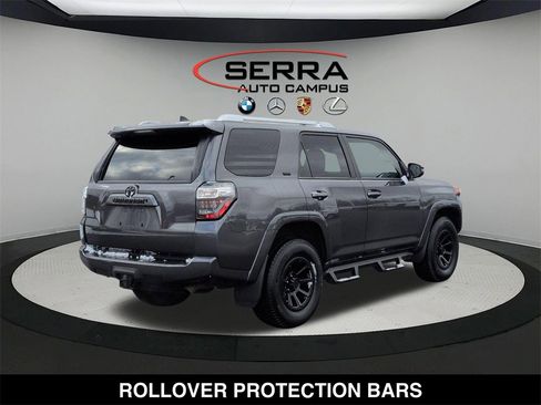 Used 2018 Toyota 4Runner SR5 Premium image 3