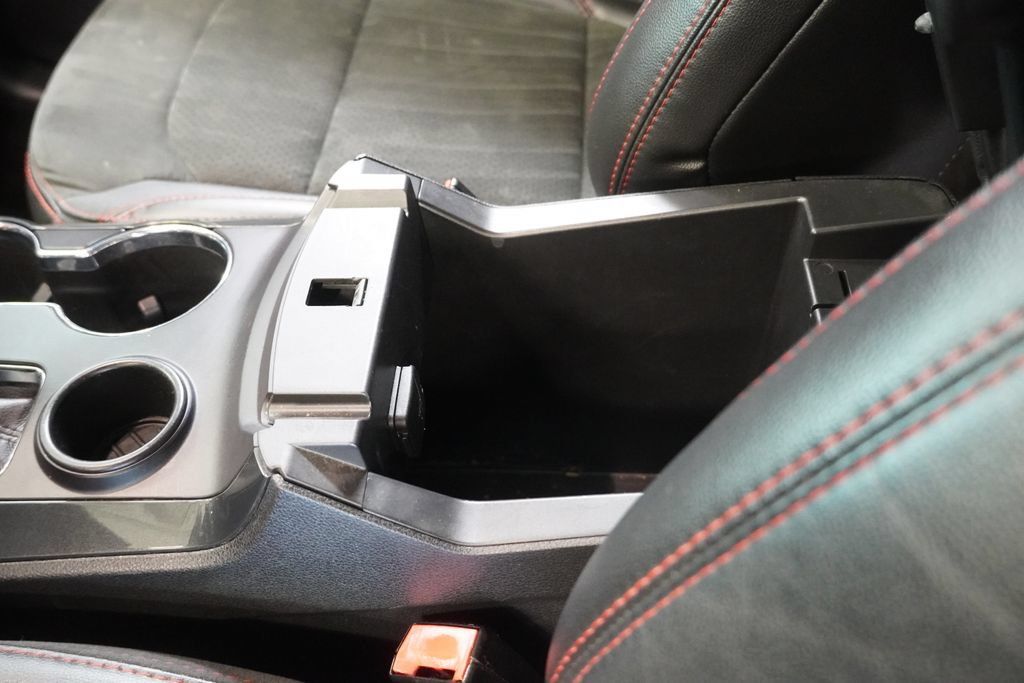 Used 2018 Ford Explorer XLT w/ Equipment Group 202A FWD image 24