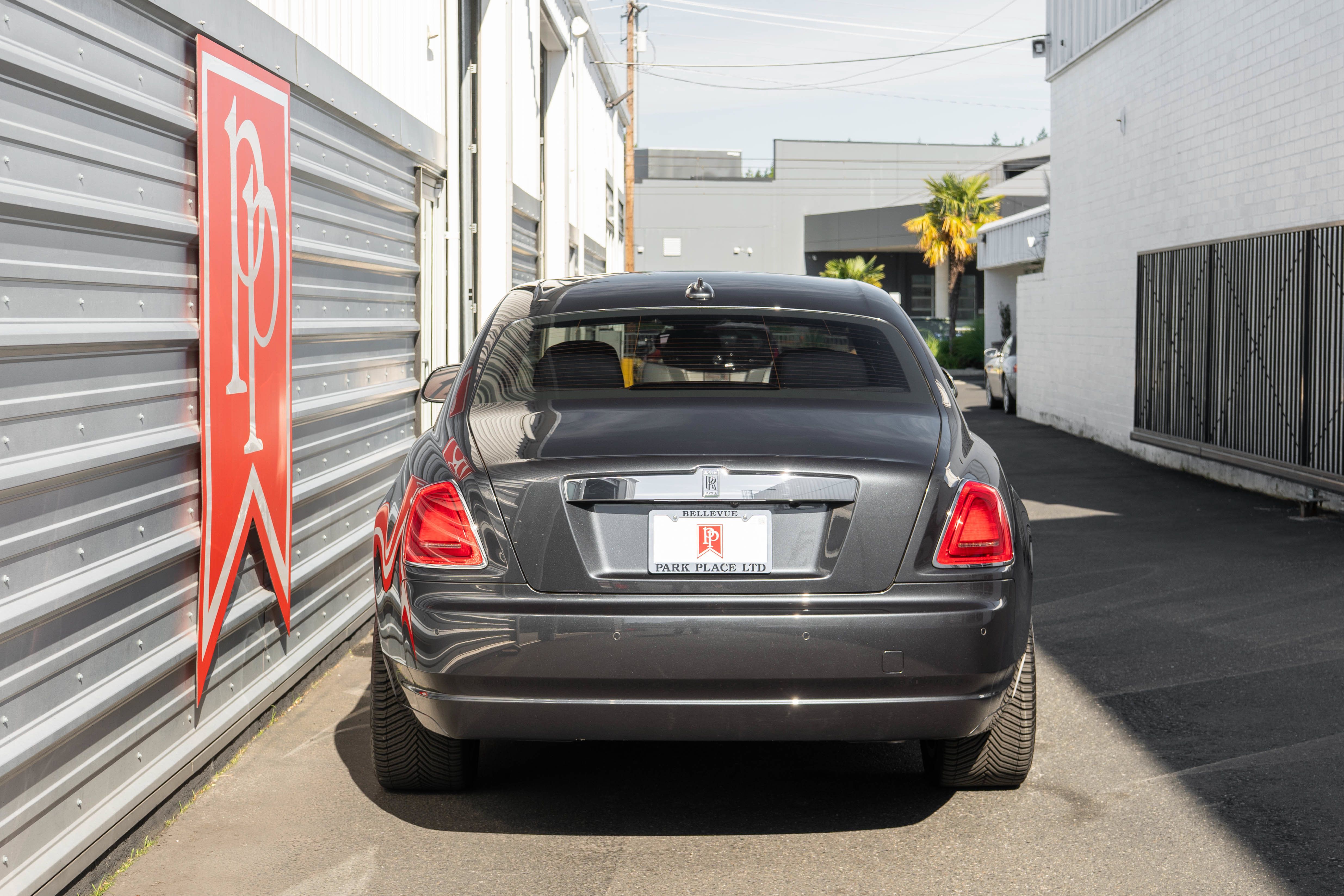 Used 2017 Rolls-Royce Ghost RWD image 46