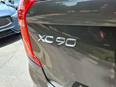 Used 2024 Volvo XC90 T8 Plus w/ Protection Package Premier AWD/4WD image 5