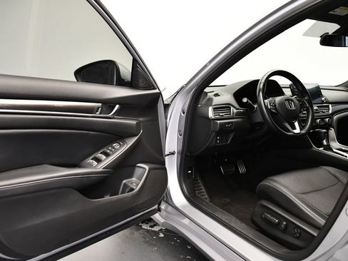 Used 2018 Honda Accord Sport image 33