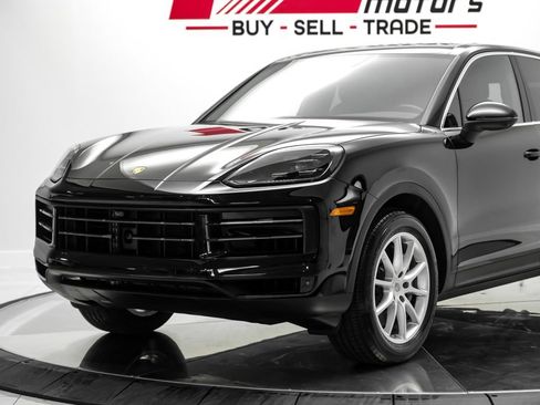 Used 2024 Porsche Cayenne AWD/4WD image 2