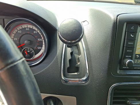 Used 2019 Dodge Grand Caravan GT FWD image 17