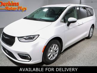 Used 2023 Chrysler Pacifica Touring-L FWD video 1