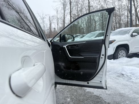 Used 2022 Toyota RAV4 LE image 31