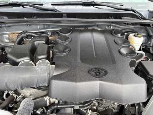Used 2024 Toyota 4Runner SR5 RWD image 31