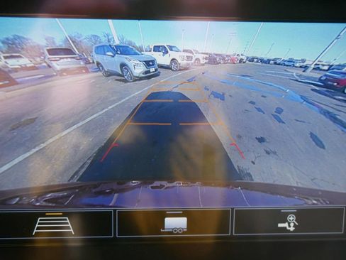 Used 2020 Chevrolet Traverse LT image 25