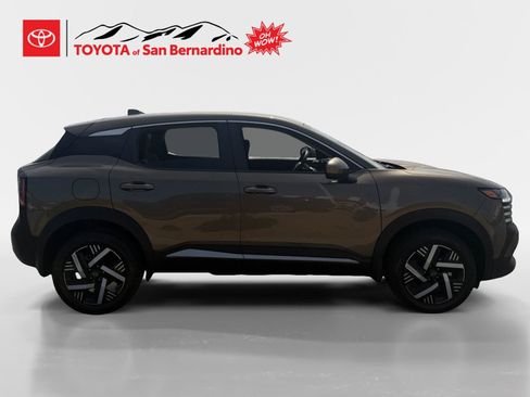 Used 2025 Nissan Kicks SV FWD image 6