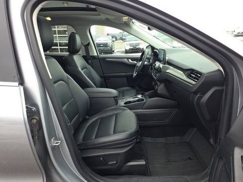 Used 2022 Ford Escape Titanium w/ Class II Trailer Tow Package image 9