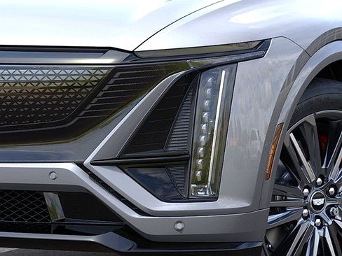 New 2026 Cadillac Lyriq V AWD/4WD image 10