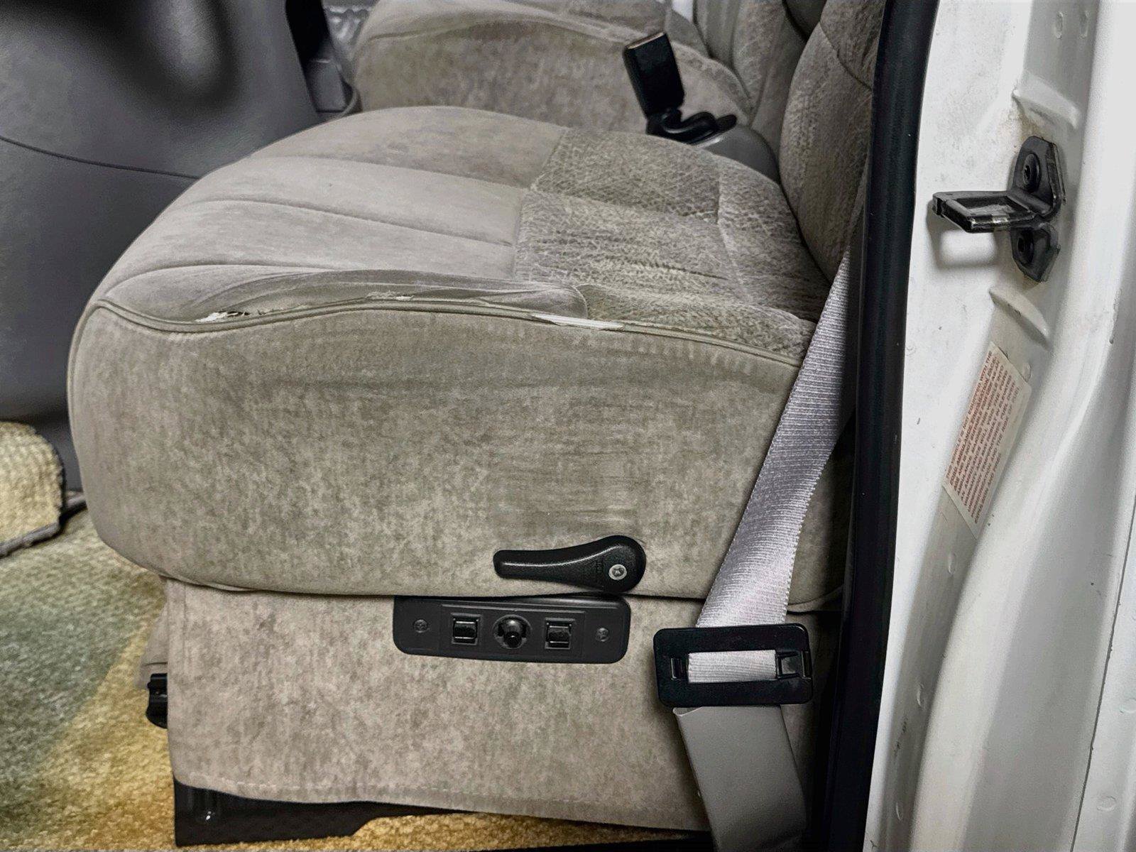 Used 2001 Ford E-150 and Econoline 150 RWD image 15