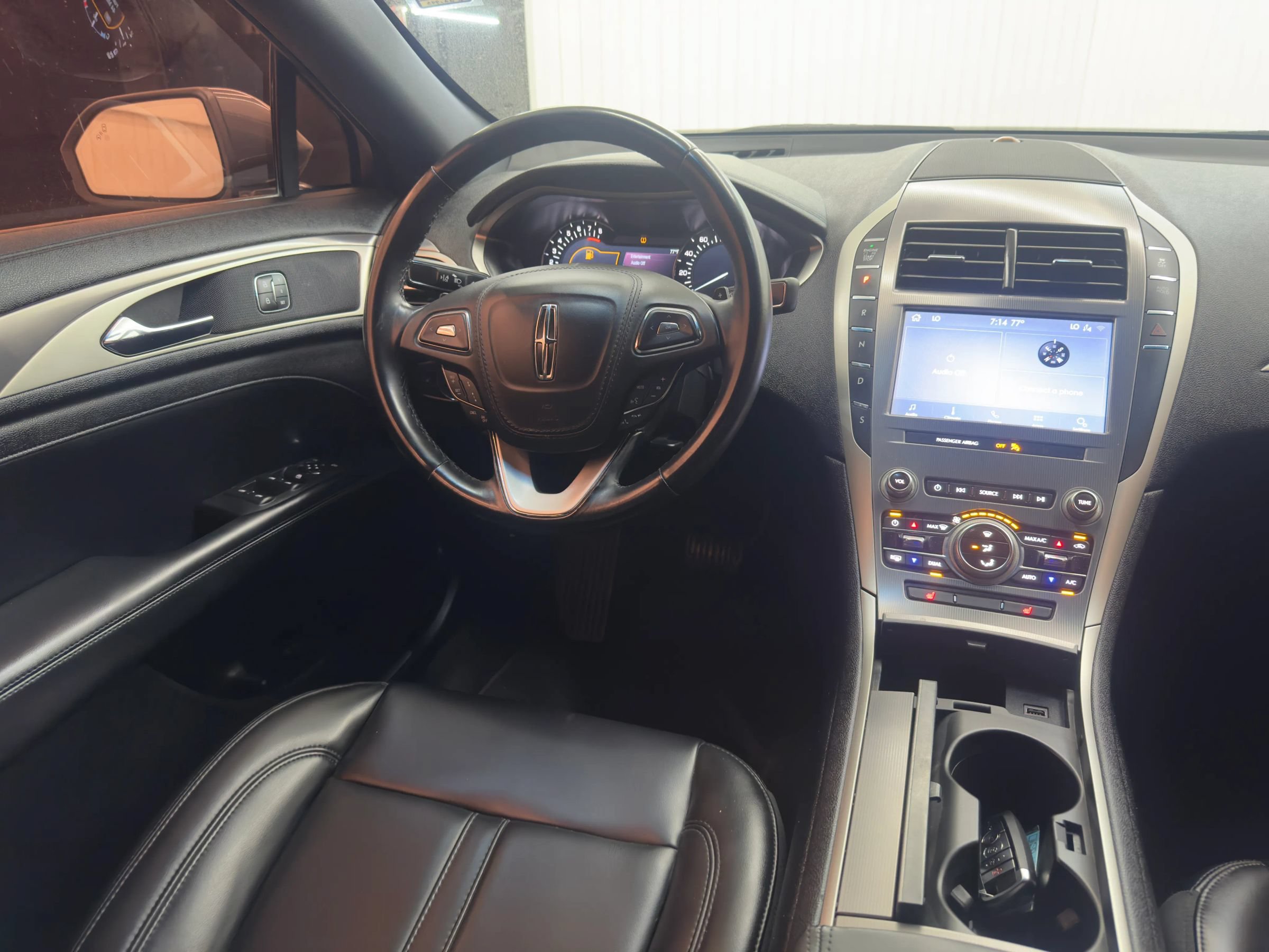 Used 2020 Lincoln MKZ FWD image 11