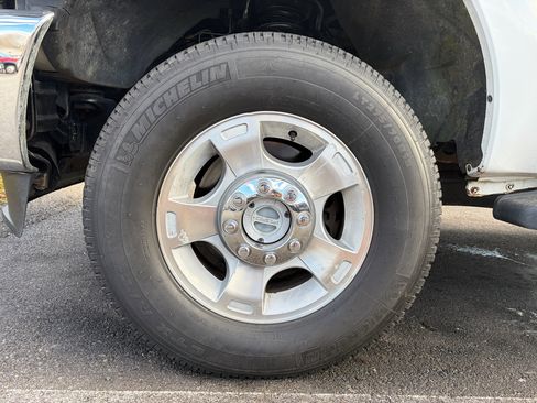 Used 2016 Ford F250 XLT w/ XLT Interior Package image 13