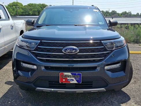 Used 2022 Ford Explorer XLT w/ Equipment Group 202A AWD/4WD image 2