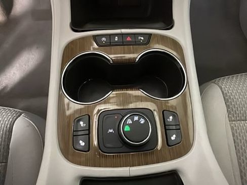 Used 2022 GMC Acadia SLE w/ LPO, Cargo Package AWD/4WD image 22