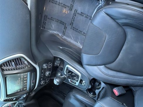 Used 2018 Jeep Cherokee Latitude Plus w/ Trailer Tow Group image 10