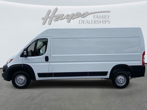 Used 2025 RAM ProMaster 2500 w/ Convenience Group FWD image 10