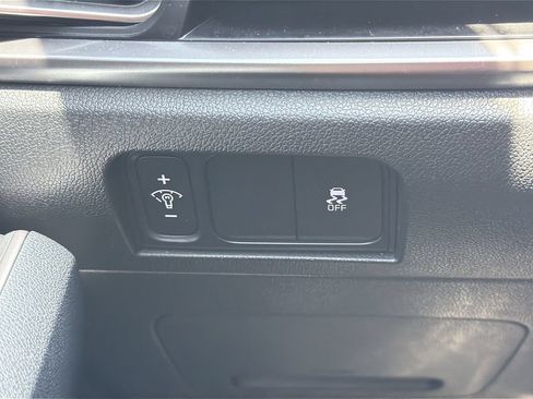 Used 2025 Kia Sorento S FWD image 27