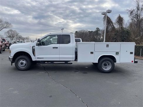 New 2026 Ford F350 XL w/ XL Chrome Package image 28