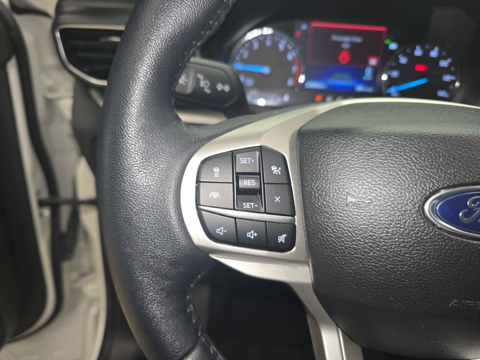 Used 2023 Ford Explorer XLT w/ Equipment Group 202A RWD image 17