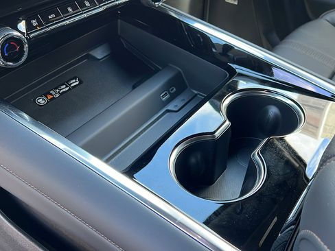 New 2025 Chevrolet Suburban High Country image 25