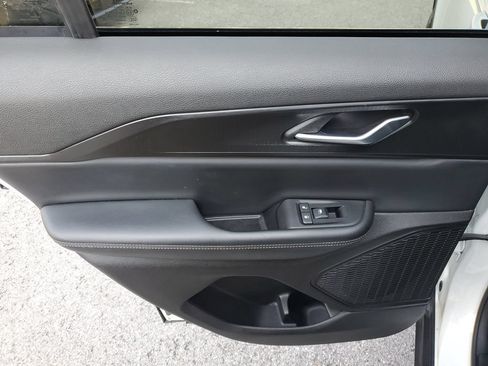 Used 2024 Jeep Grand Cherokee Altitude RWD image 9