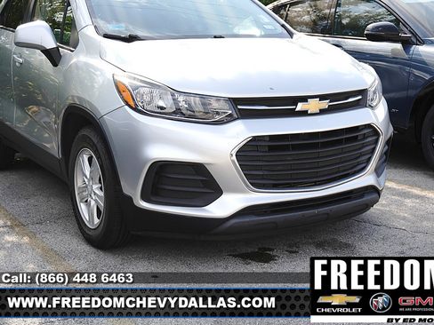 Used 2019 Chevrolet Trax LS w/ Tint and Cruise Package FWD image 8