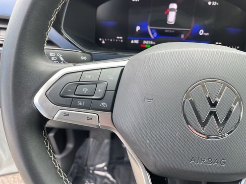 Used 2024 Volkswagen Taos SE image 13