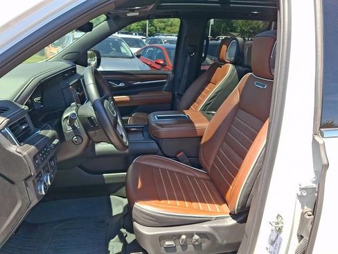 Used 2024 GMC Yukon Denali Ultimate AWD/4WD image 12