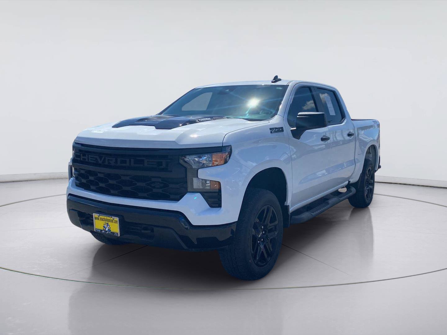 Used 2024 Chevrolet Silverado 1500 Custom Trail Boss w/ Turbomax Blackout Package AWD/4WD image 1