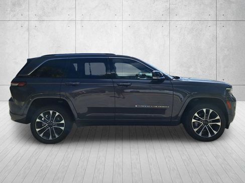 Used 2023 Jeep Grand Cherokee Overland RWD image 6