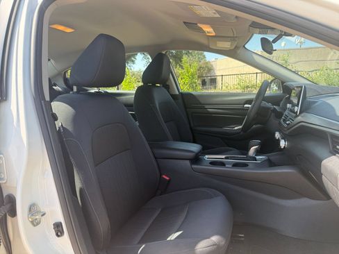 Used 2025 Nissan Altima 2.5 SV FWD image 37