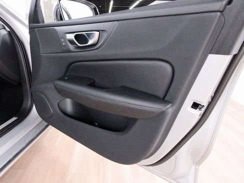 Used 2023 Volvo S60 T8 Plus image 21