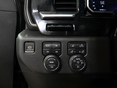 Used 2023 Chevrolet Silverado 1500 High Country w/ Technology Package AWD/4WD image 19