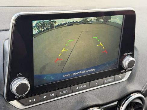 Used 2025 Nissan Sentra SV FWD image 18