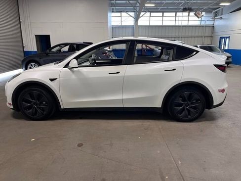 Used 2024 Tesla Model Y Long Range image 6