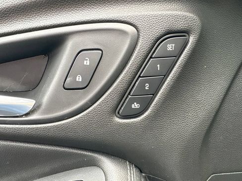 Used 2020 Buick Encore GX Essence FWD image 21