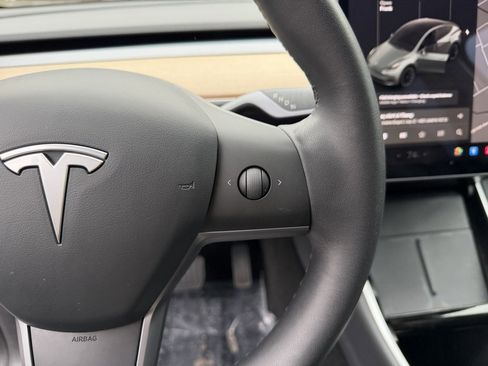 Used 2021 Tesla Model Y Long Range image 19