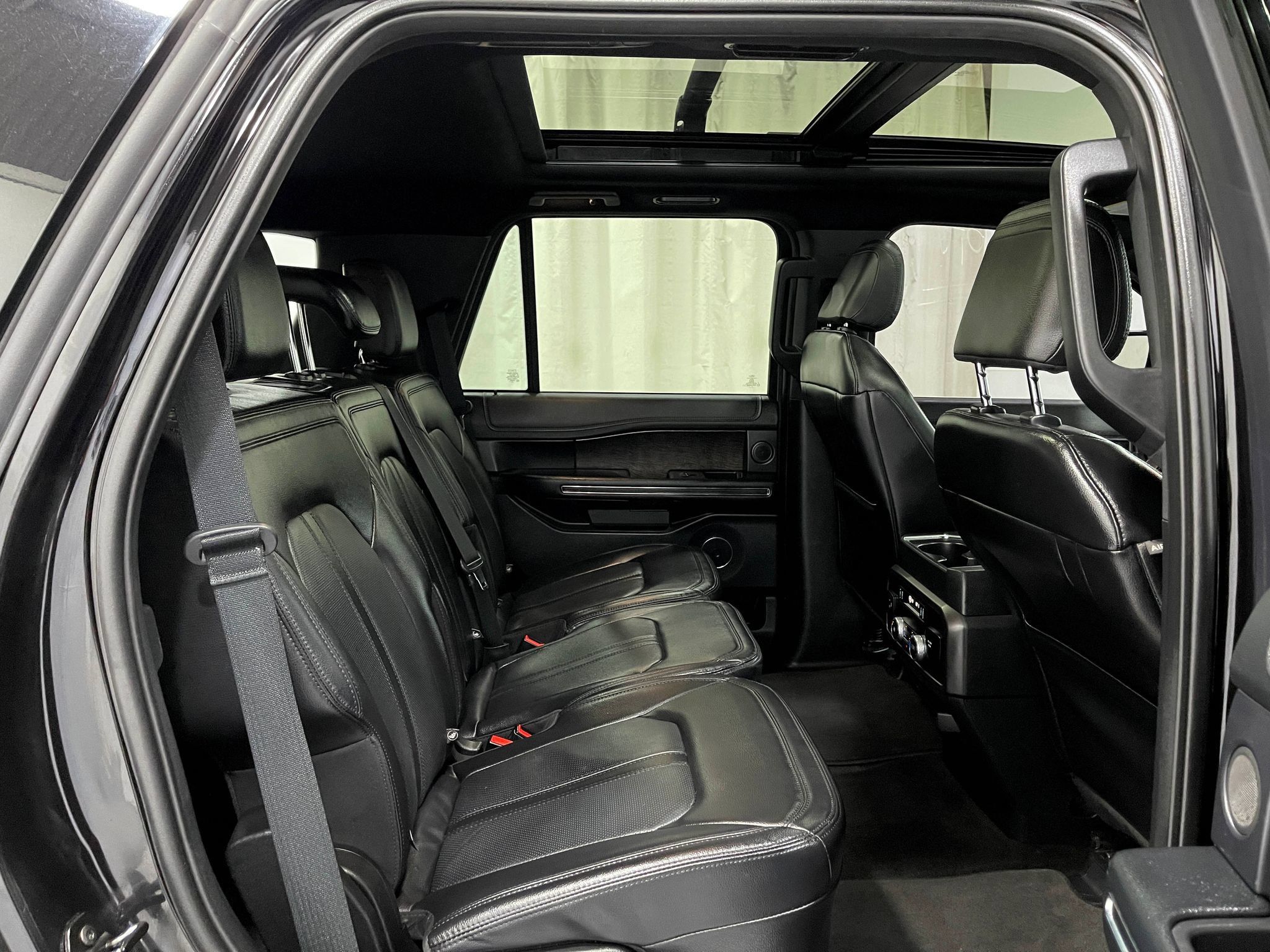 Used 2021 Ford Expedition Limited AWD/4WD image 33