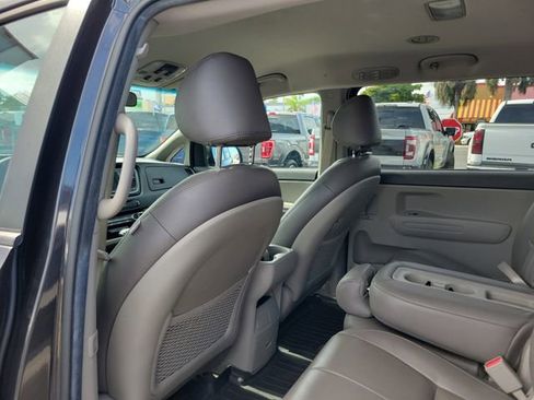 Used 2020 Kia Sedona LX FWD image 5