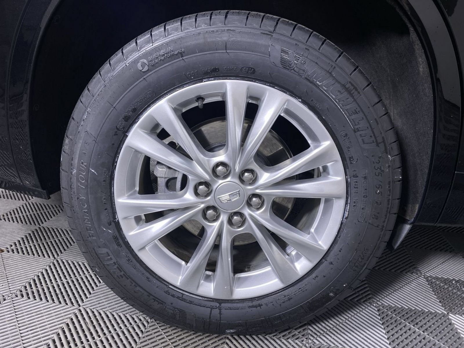 Certified 2024 Cadillac XT6 Luxury w/ LPO, Floor Liner Package AWD/4WD image 16